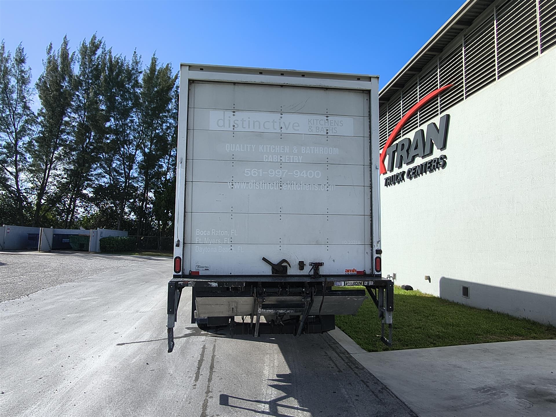 2020 Hino 268 - image 5