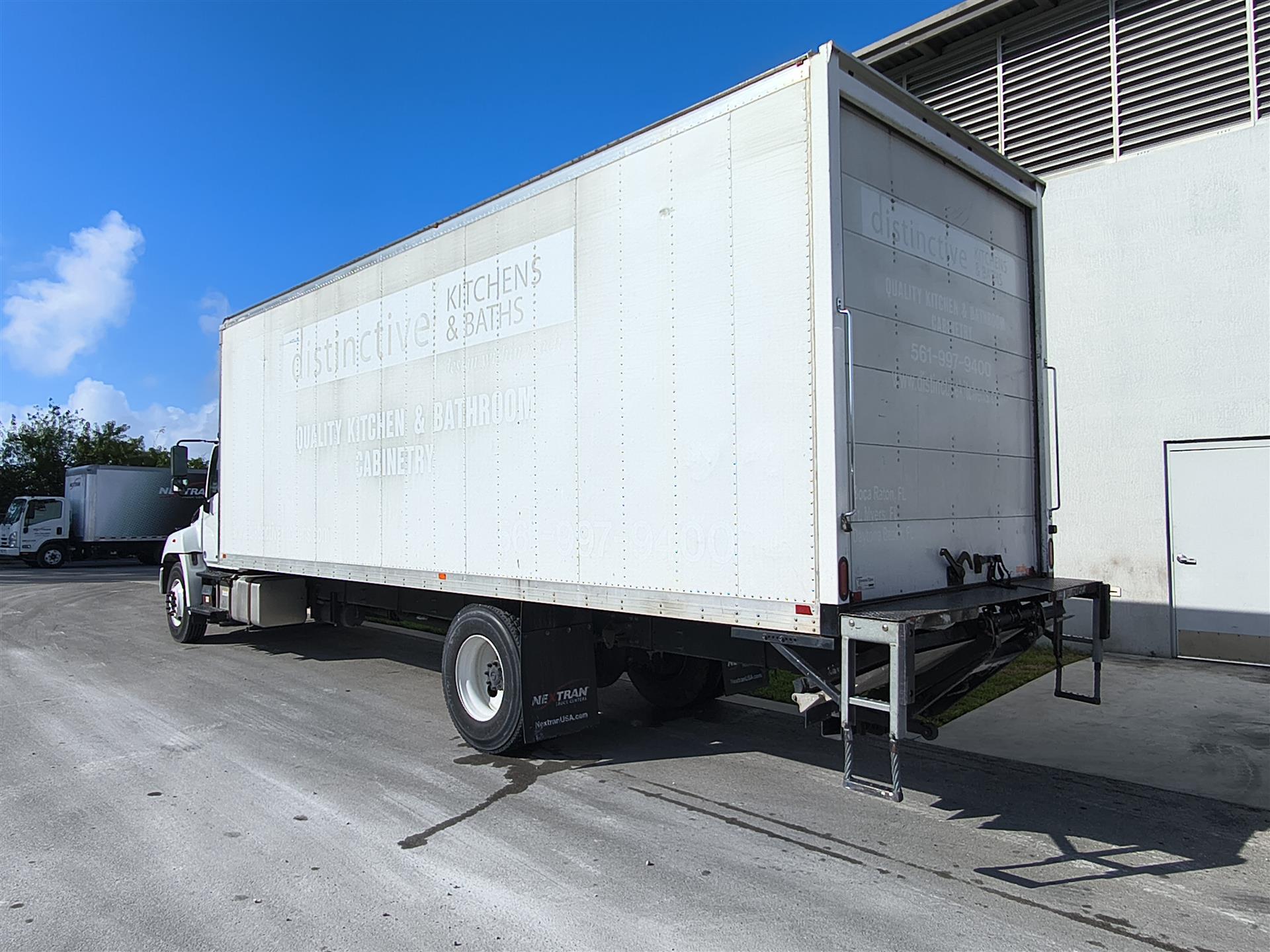 2020 Hino 268 - image 6