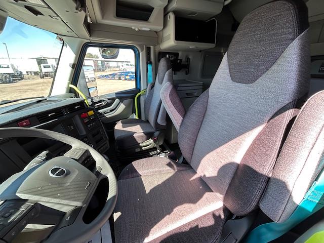 2026 Volvo - image 7