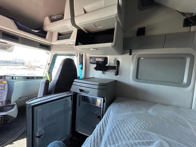 2026 Volvo - image 9