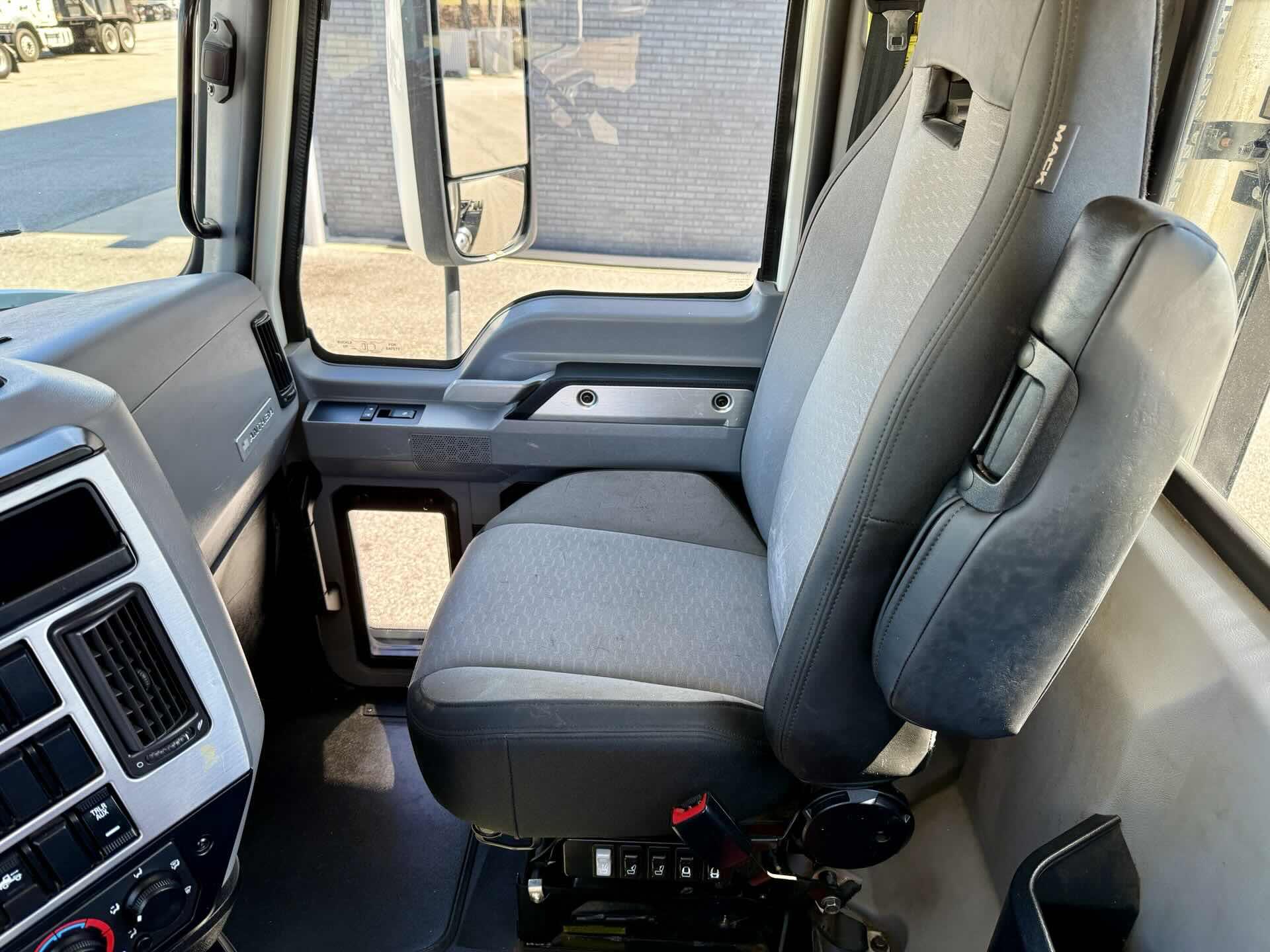 2021 Mack - image 14