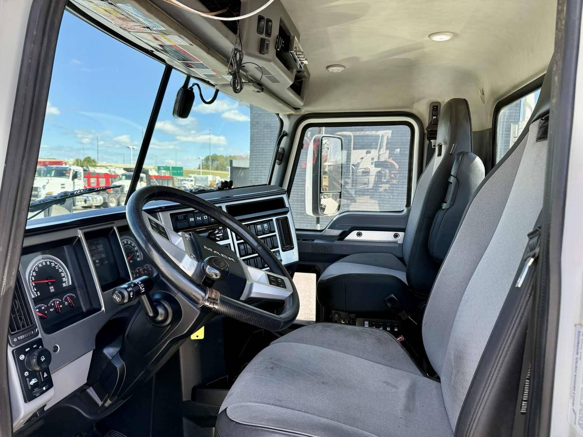 2021 Mack - image 11