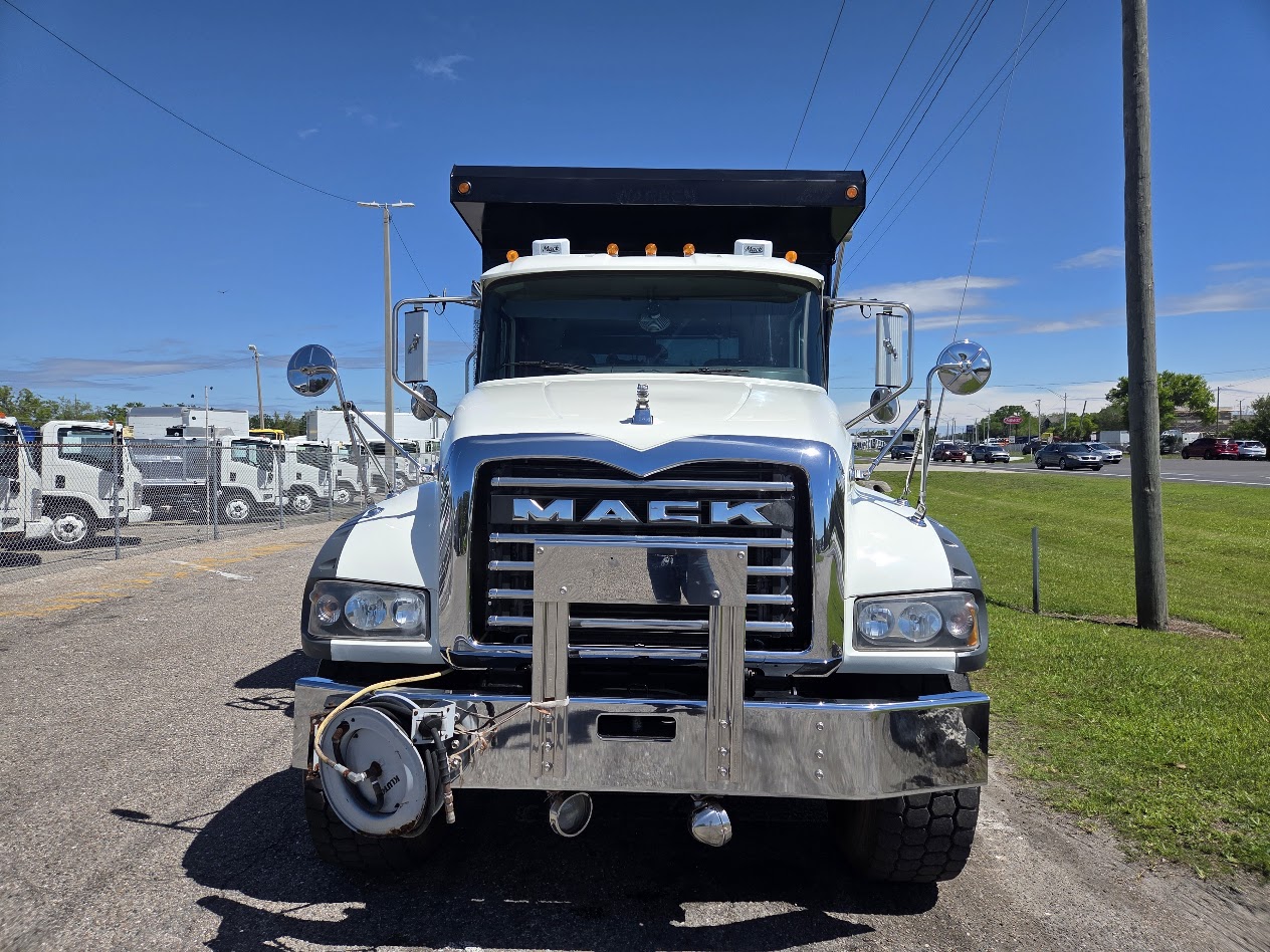 2017 Mack Granite — photo 2