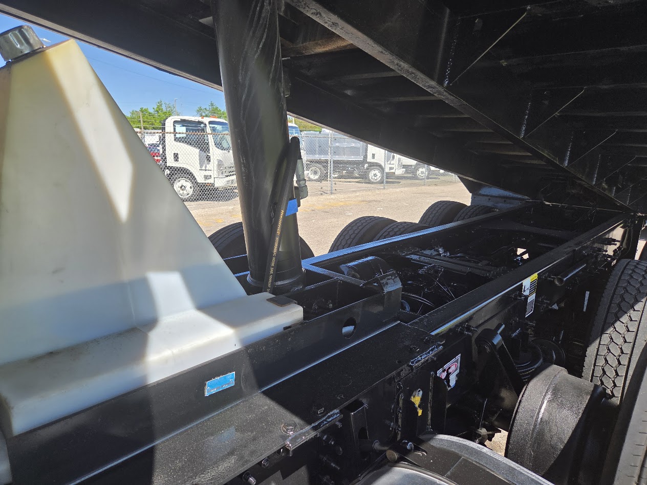 2017 Mack Granite — photo 15