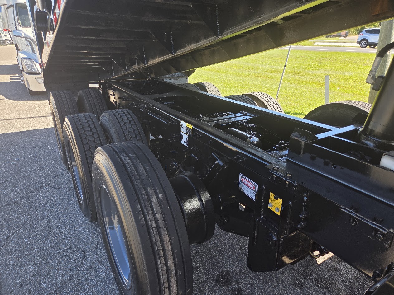 2017 Mack Granite — photo 11