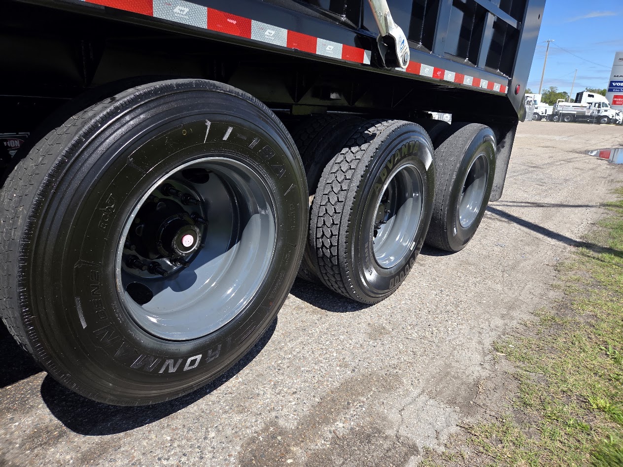 2017 Mack Granite — photo 9