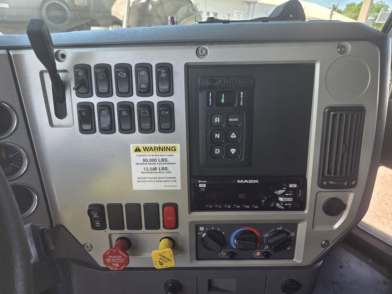 2017 Mack Granite — photo 24