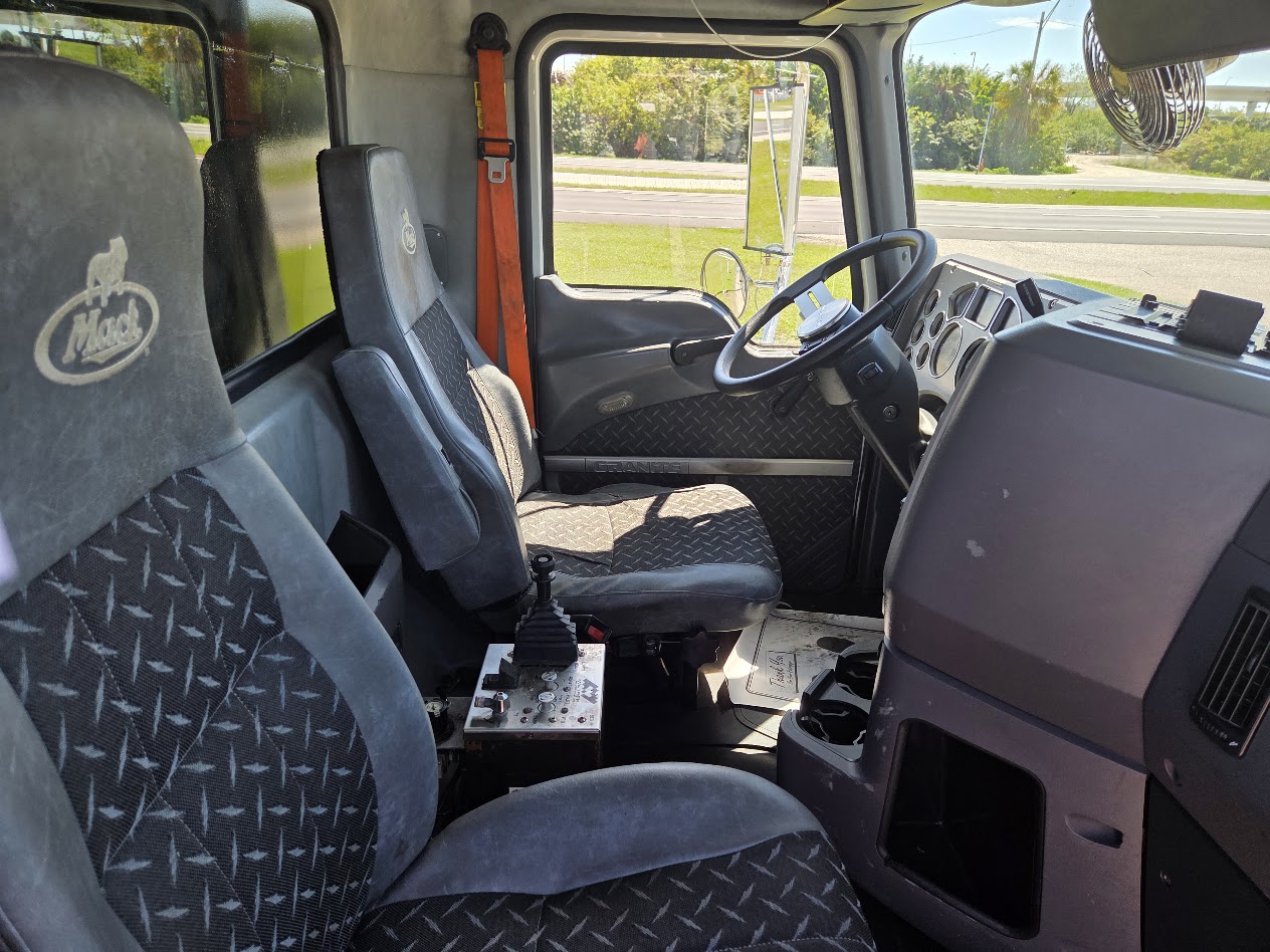 2017 Mack Granite — photo 22