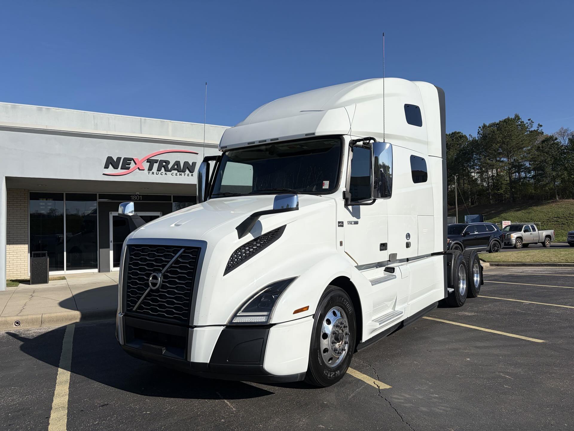 2022 Volvo VNL64T760