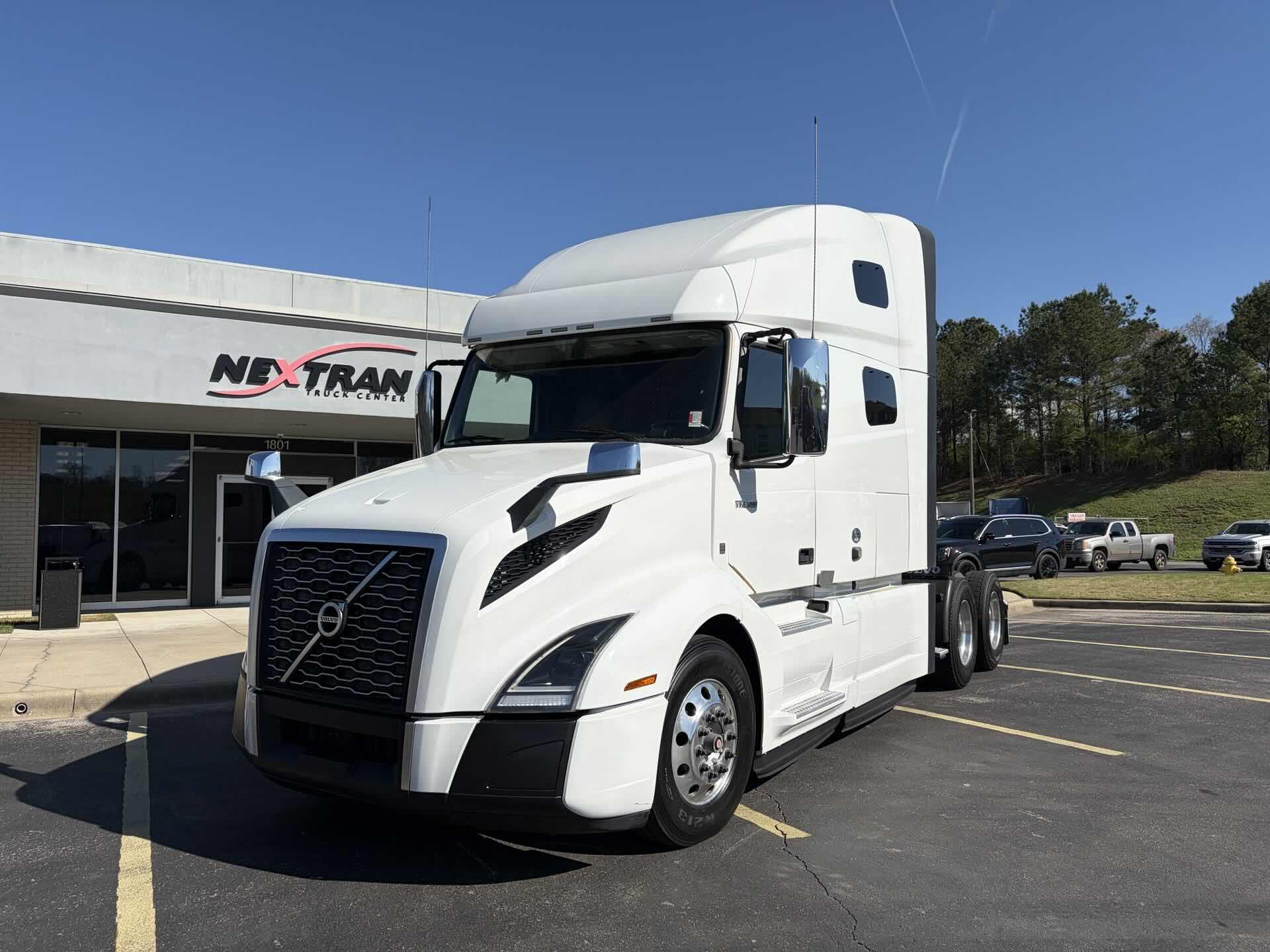 2022 Volvo VNL64T760