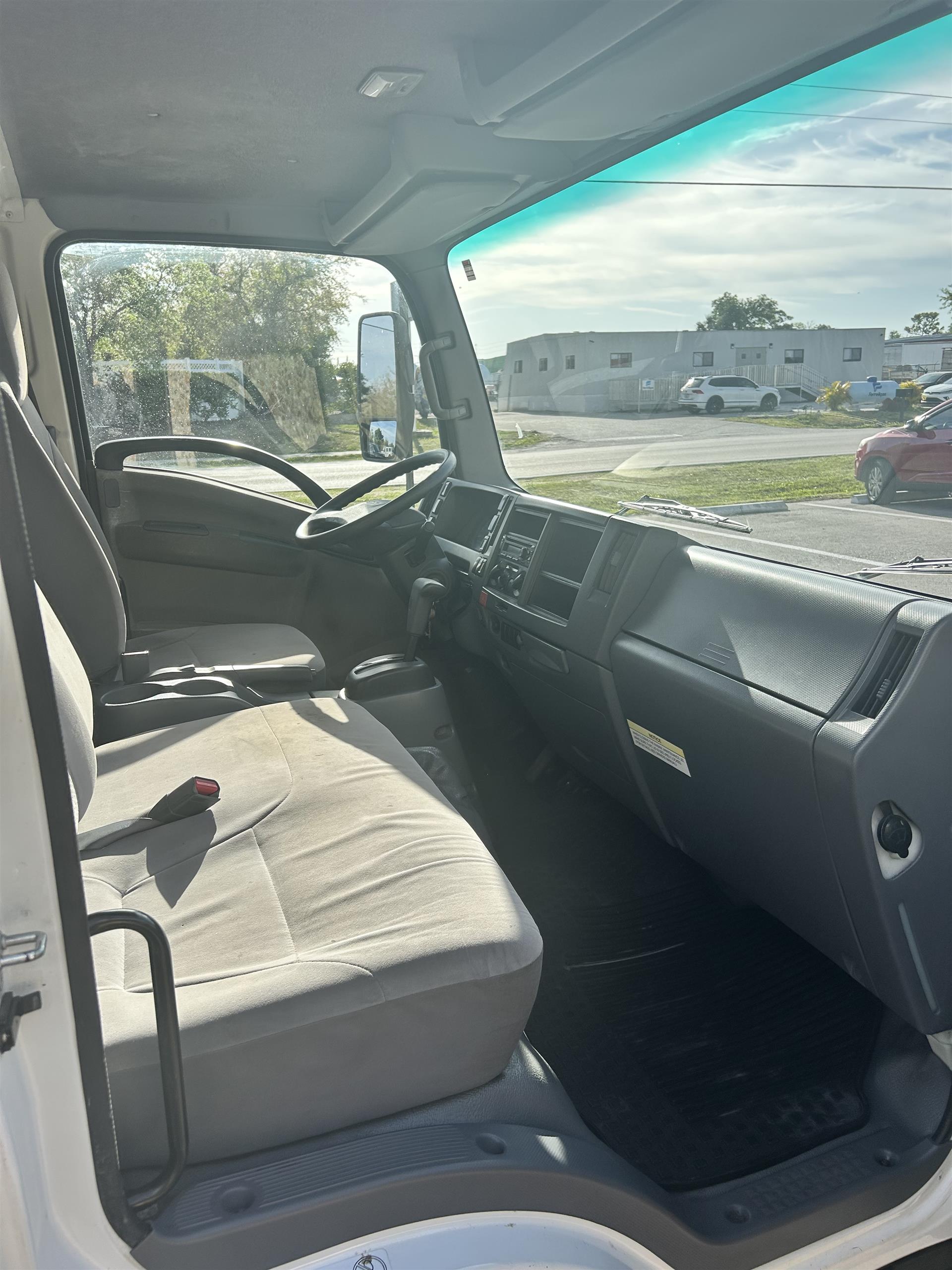 2018 Isuzu NPR - image 6