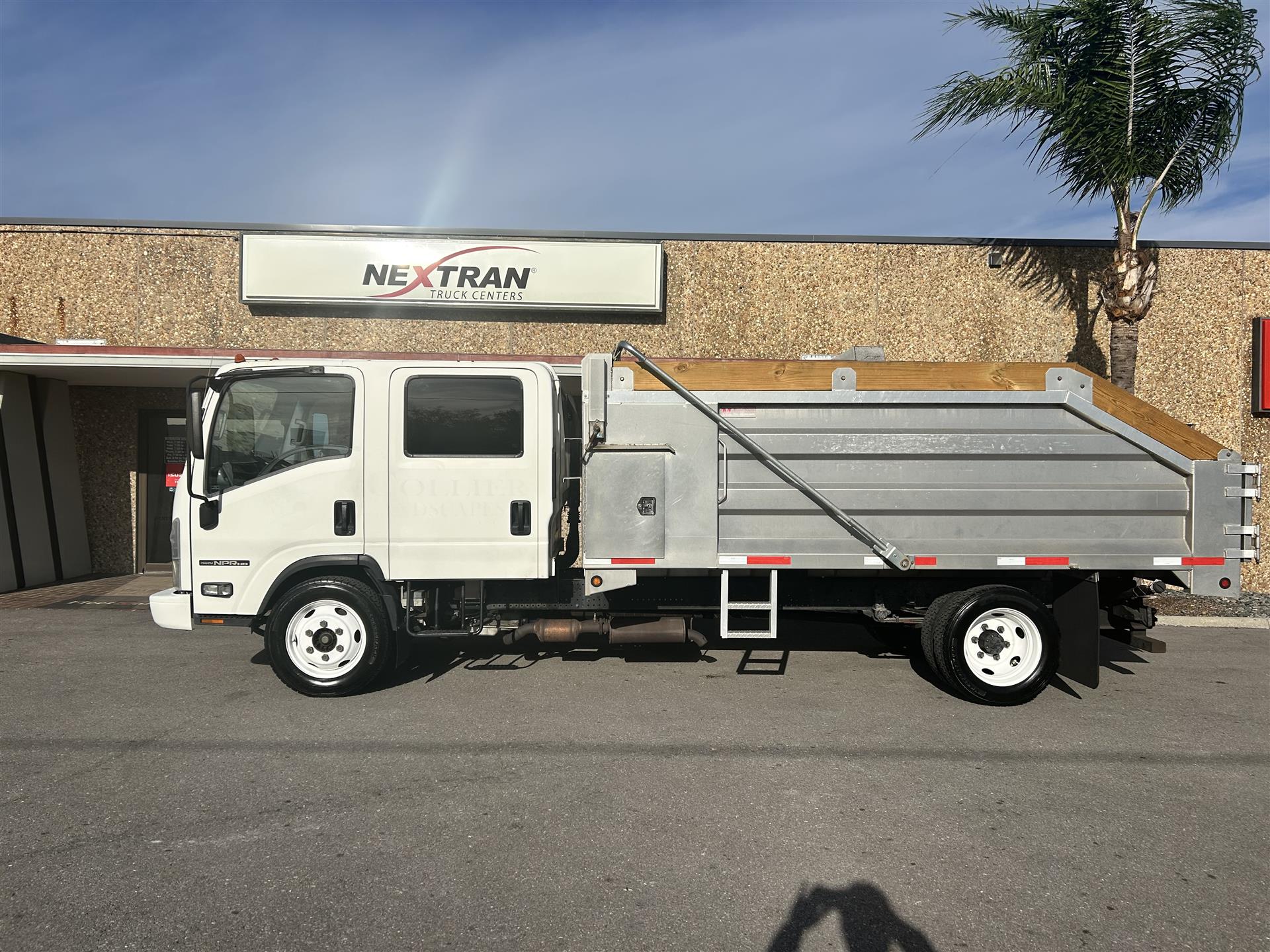 2018 Isuzu NPR - image 2