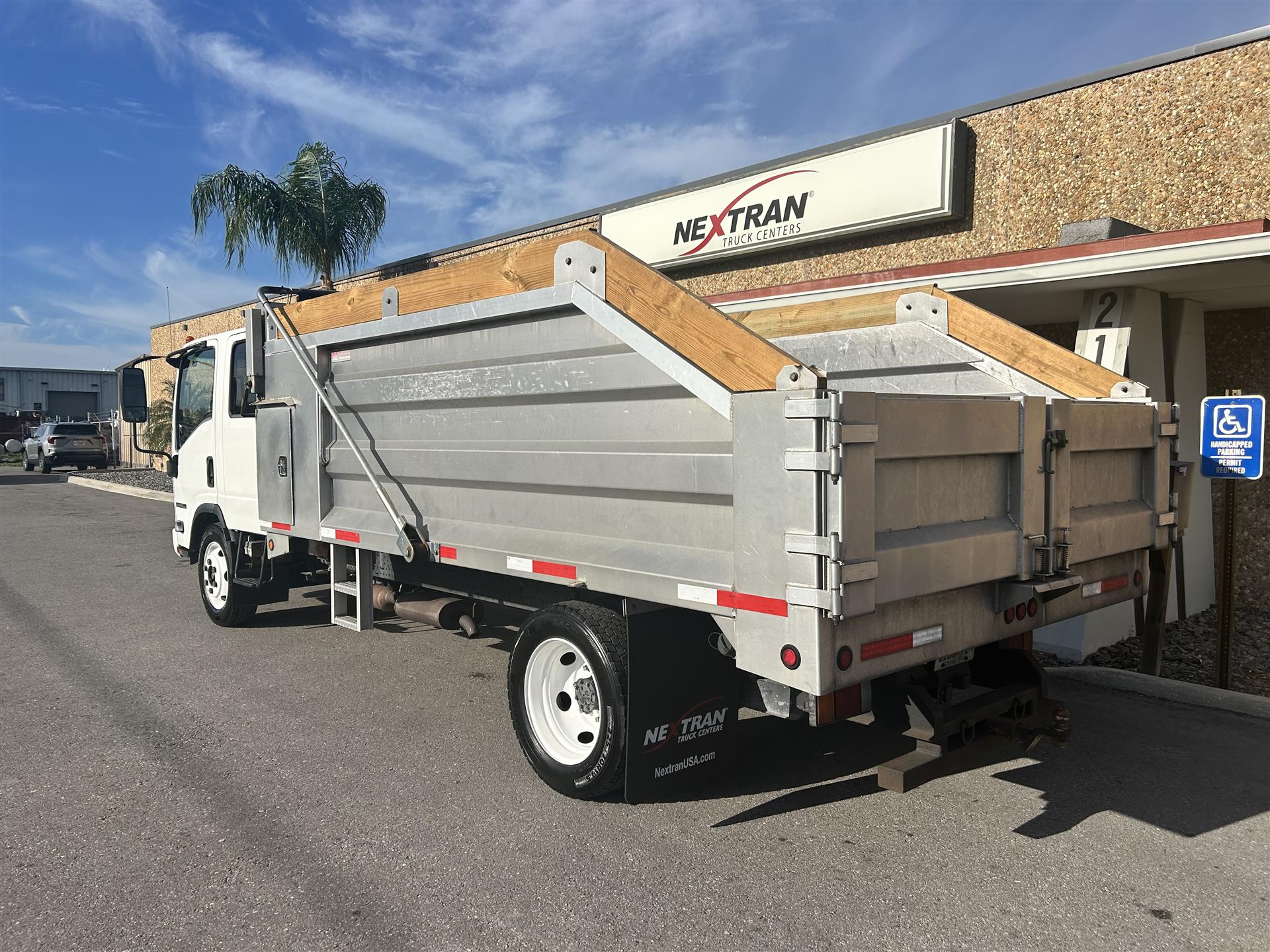 2018 Isuzu NPR - image 3