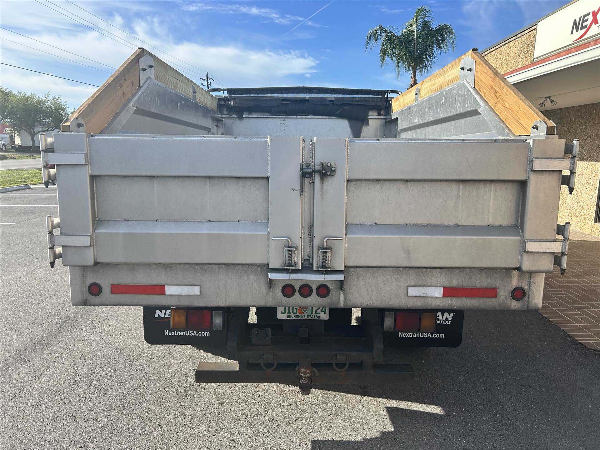 2018 Isuzu NPR - image 4