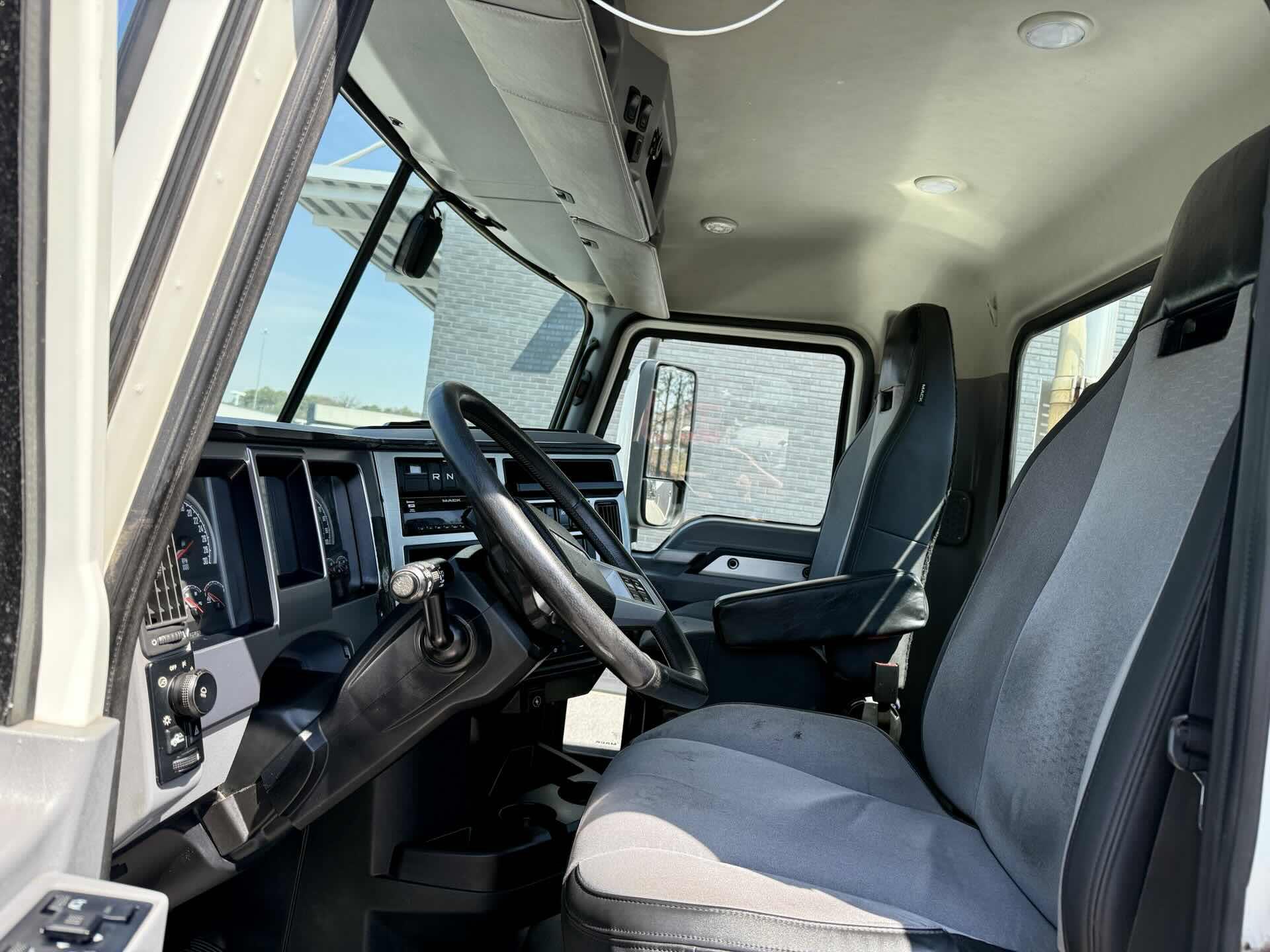 2020 Mack - image 15