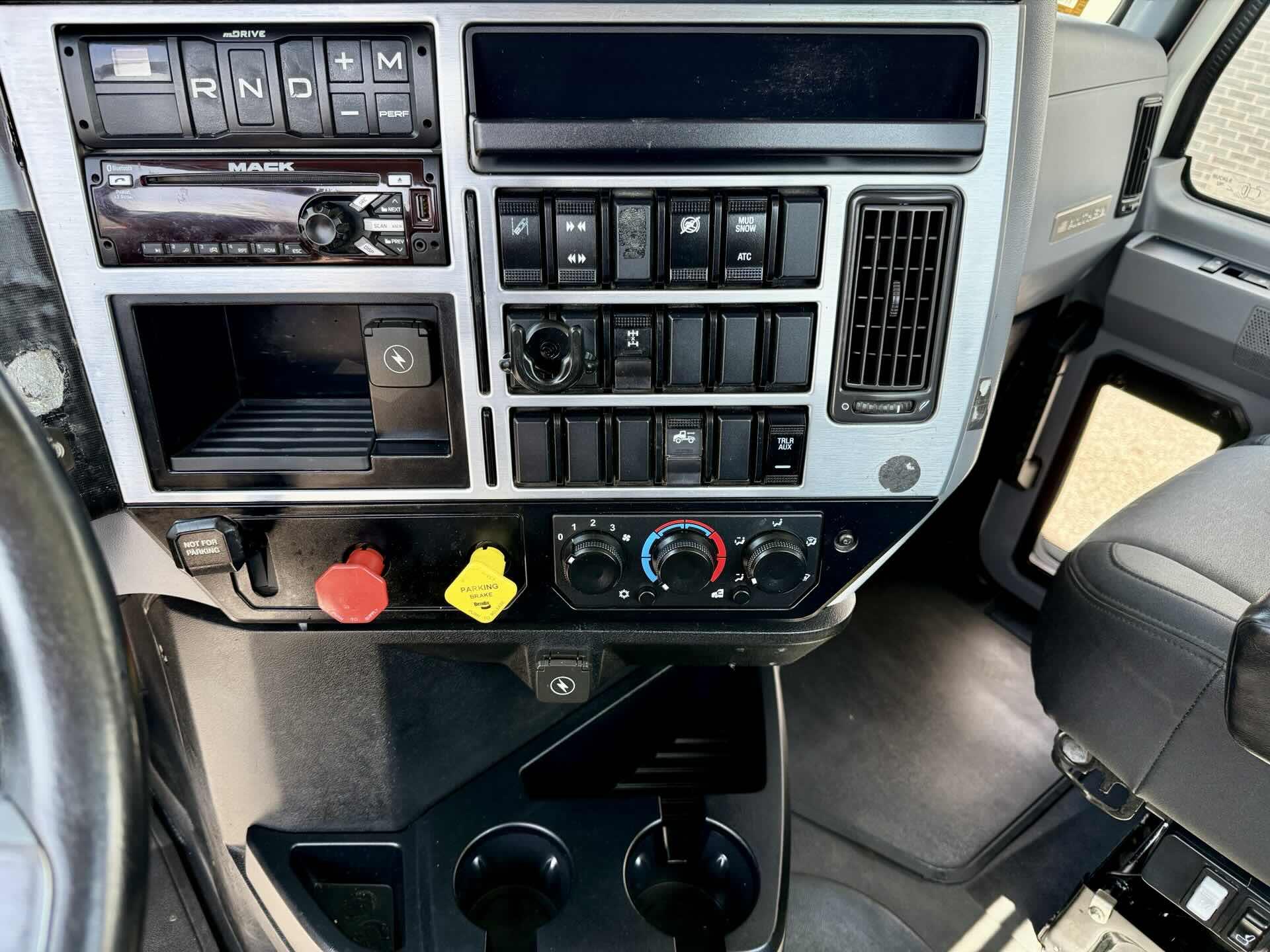 2020 Mack - image 18