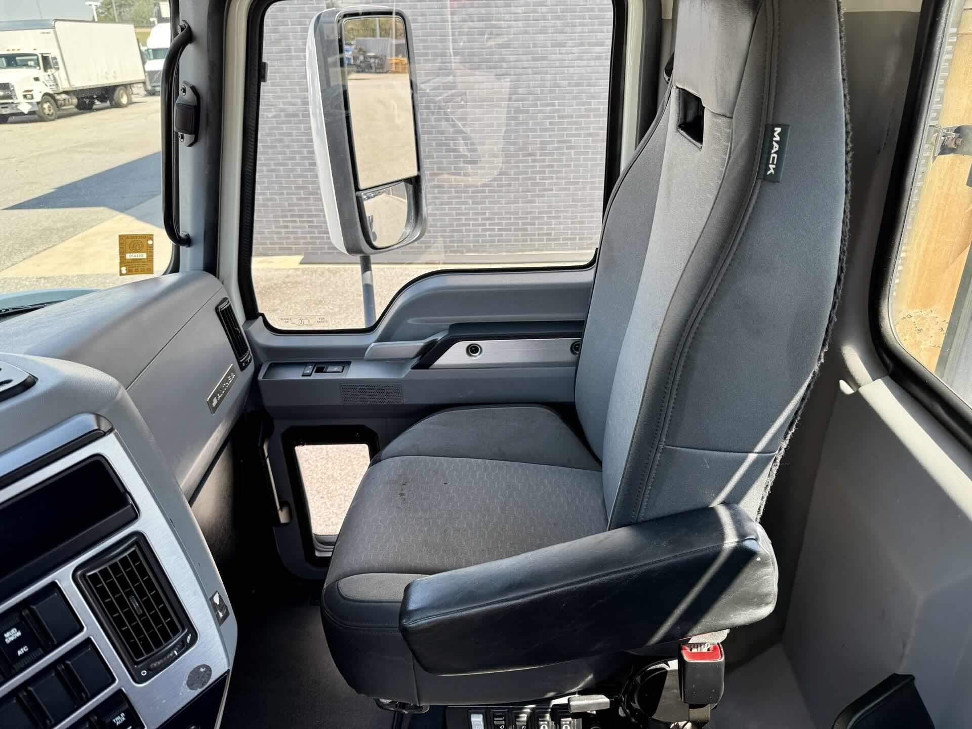 2020 Mack - image 19