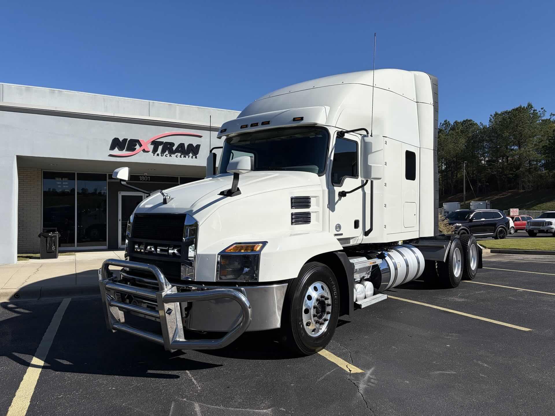 2023 Mack AN64T