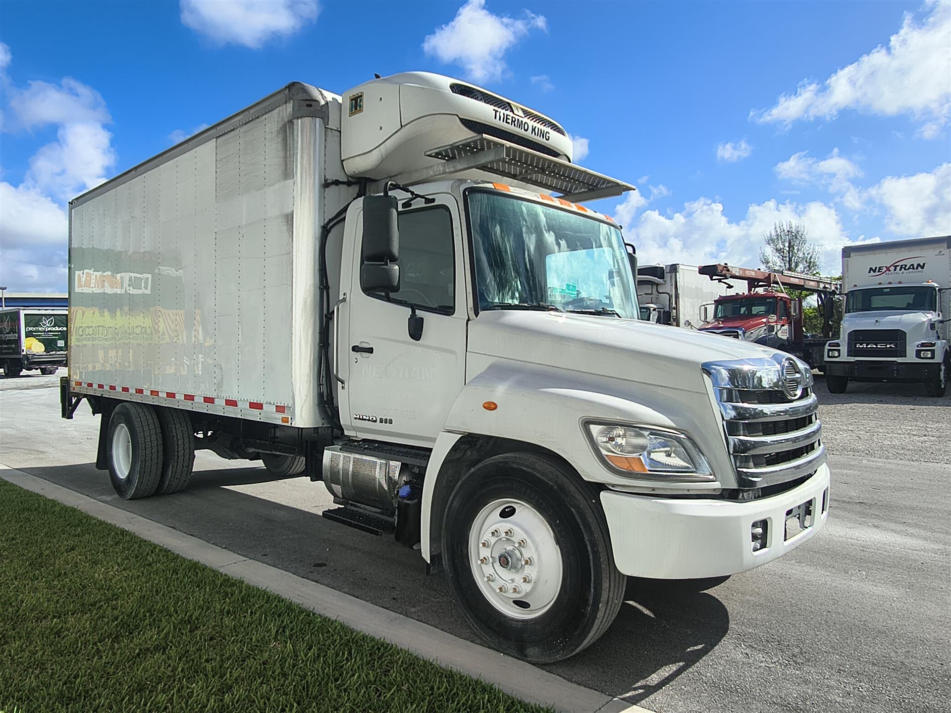 2019 Hino 268 - image 2