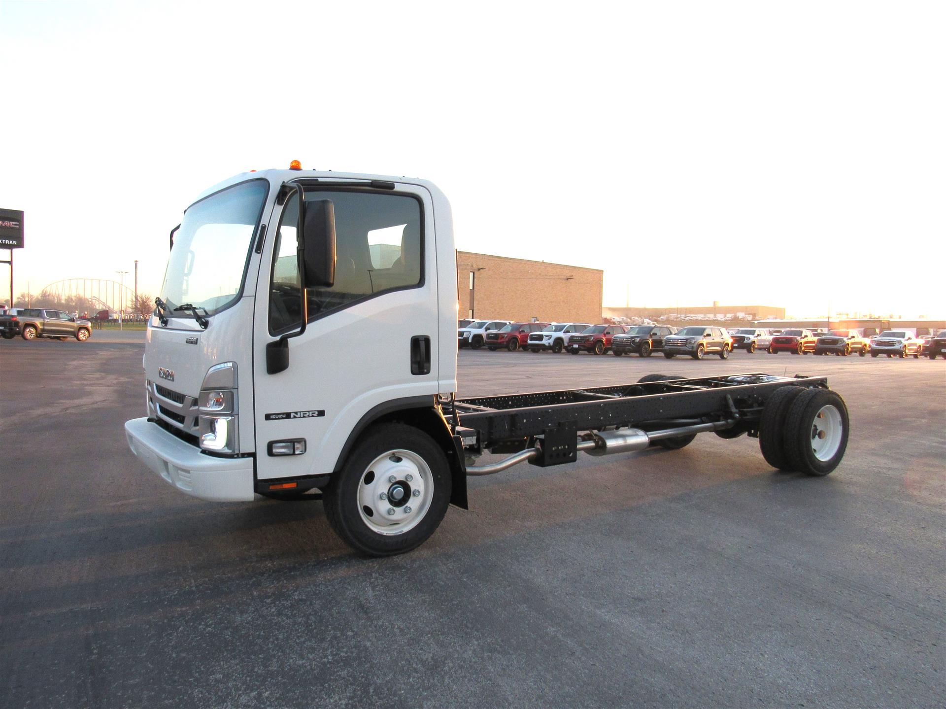 2025 Isuzu NRR Gas