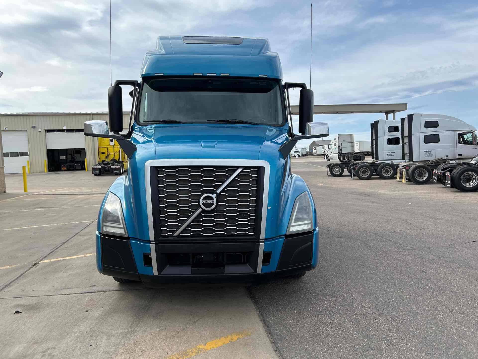 2020 Volvo - image 6