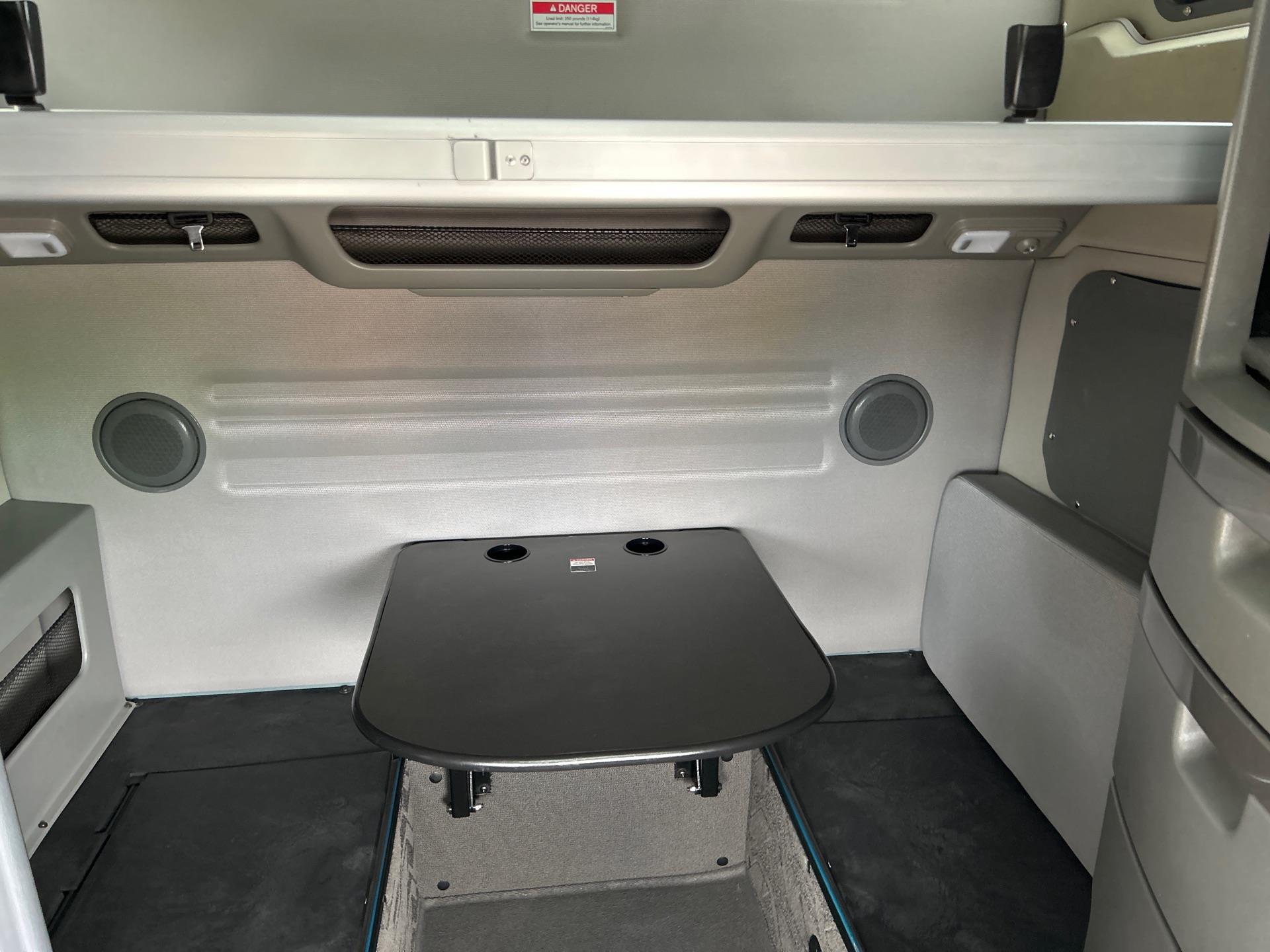 2020 Volvo - image 10