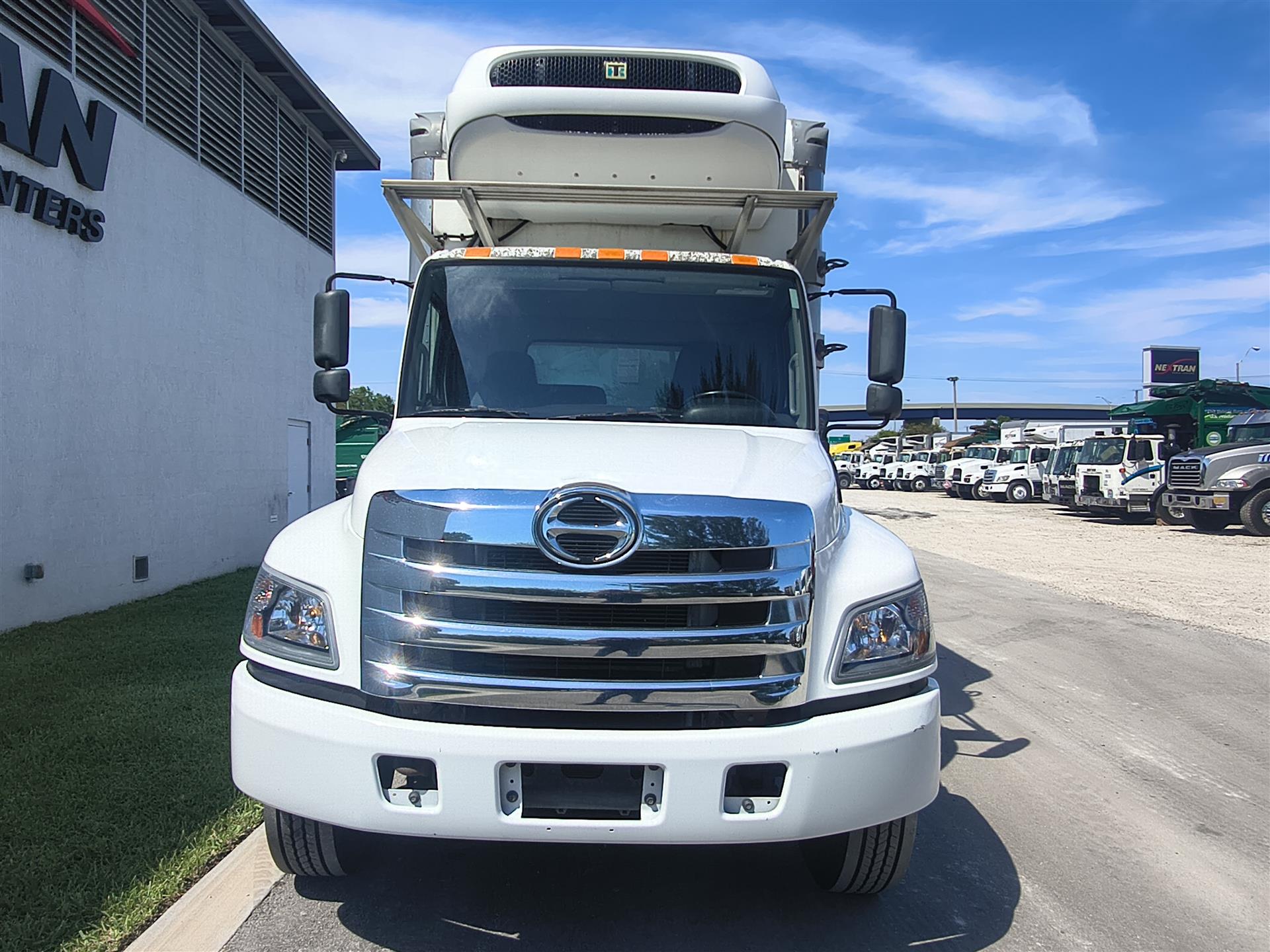 2019 Hino 268 - image 2