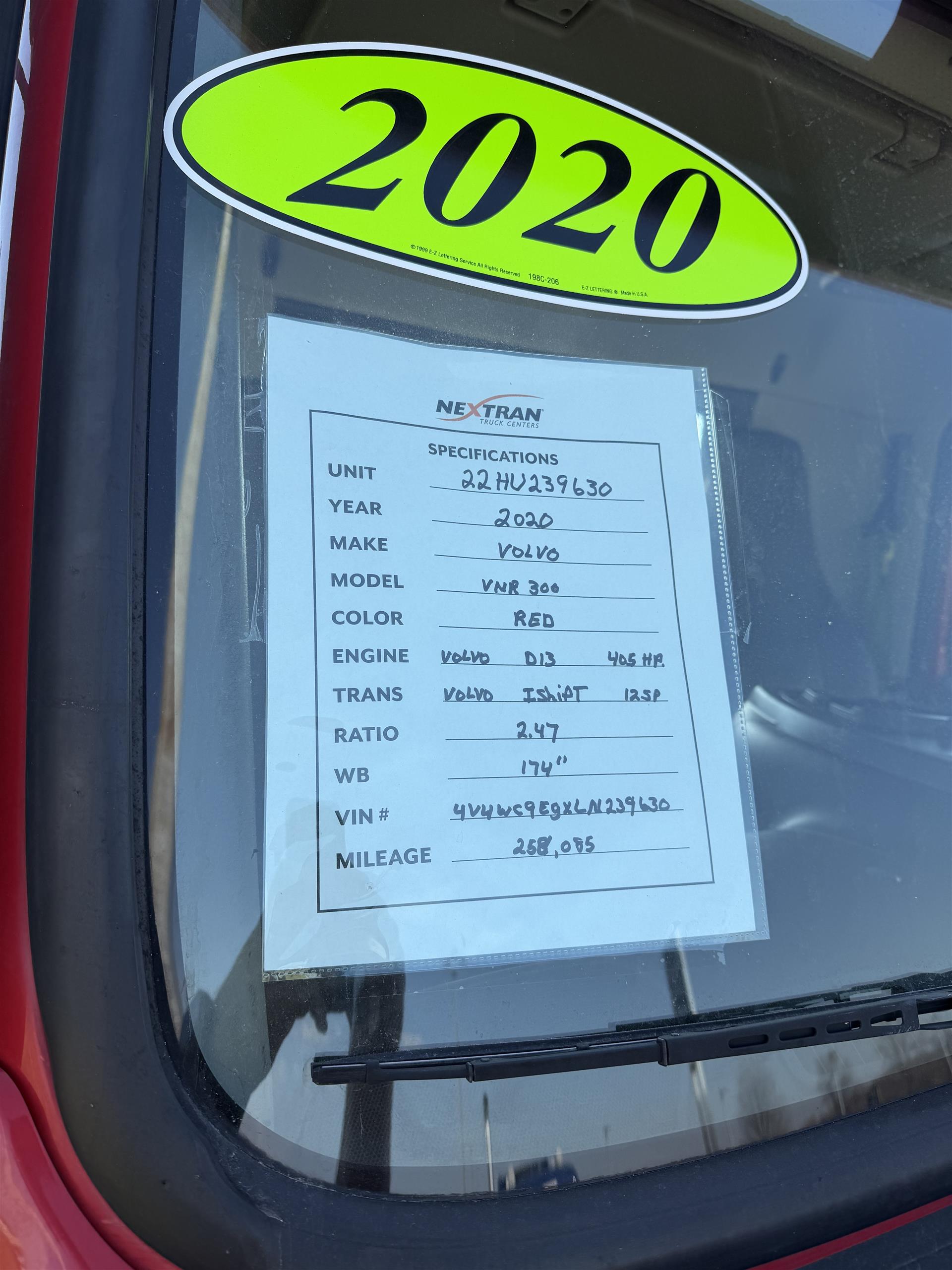 2020 Volvo - image 6