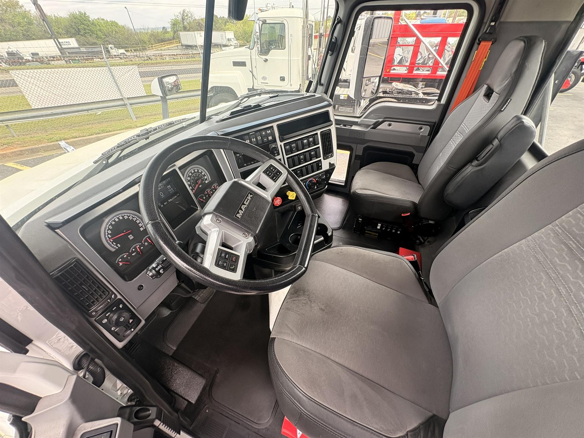 2022 Mack - image 10