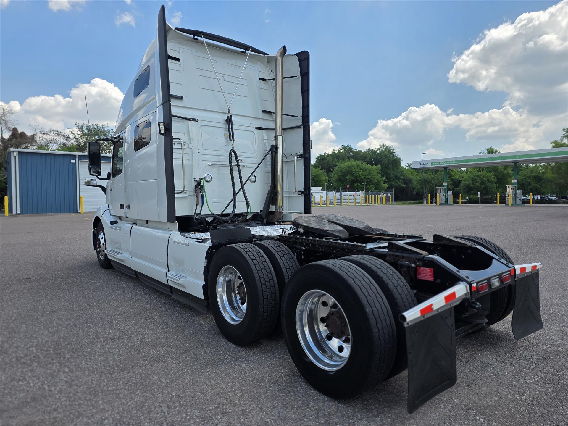 2023 Volvo - image 7