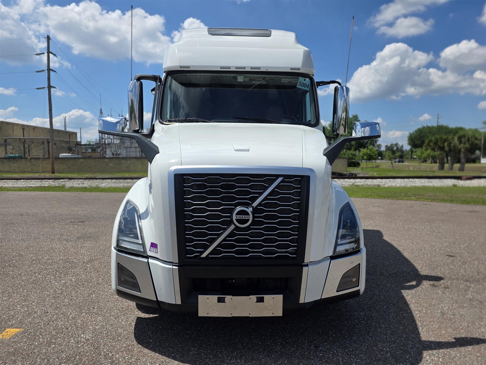 2023 Volvo - image 2