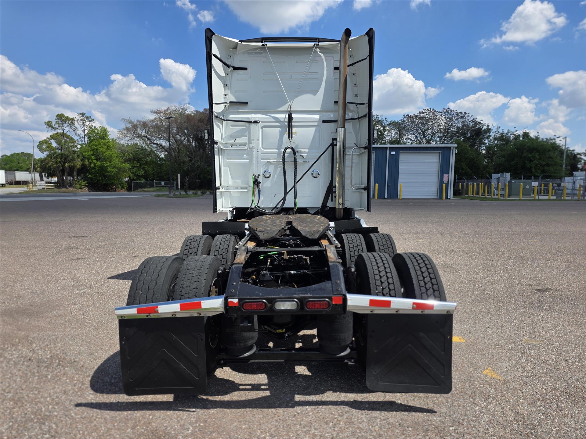 2023 Volvo - image 6