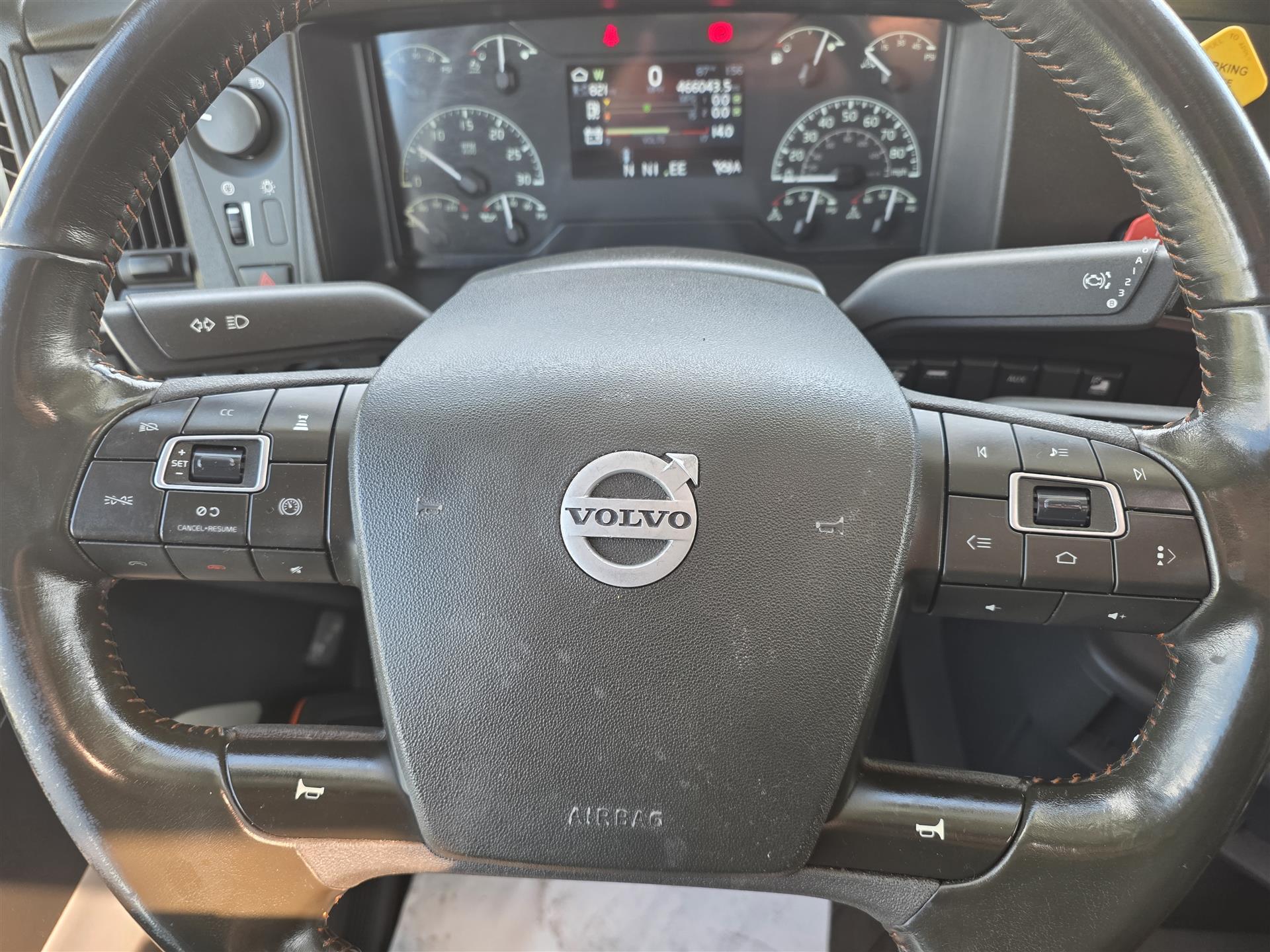 2023 Volvo - image 12