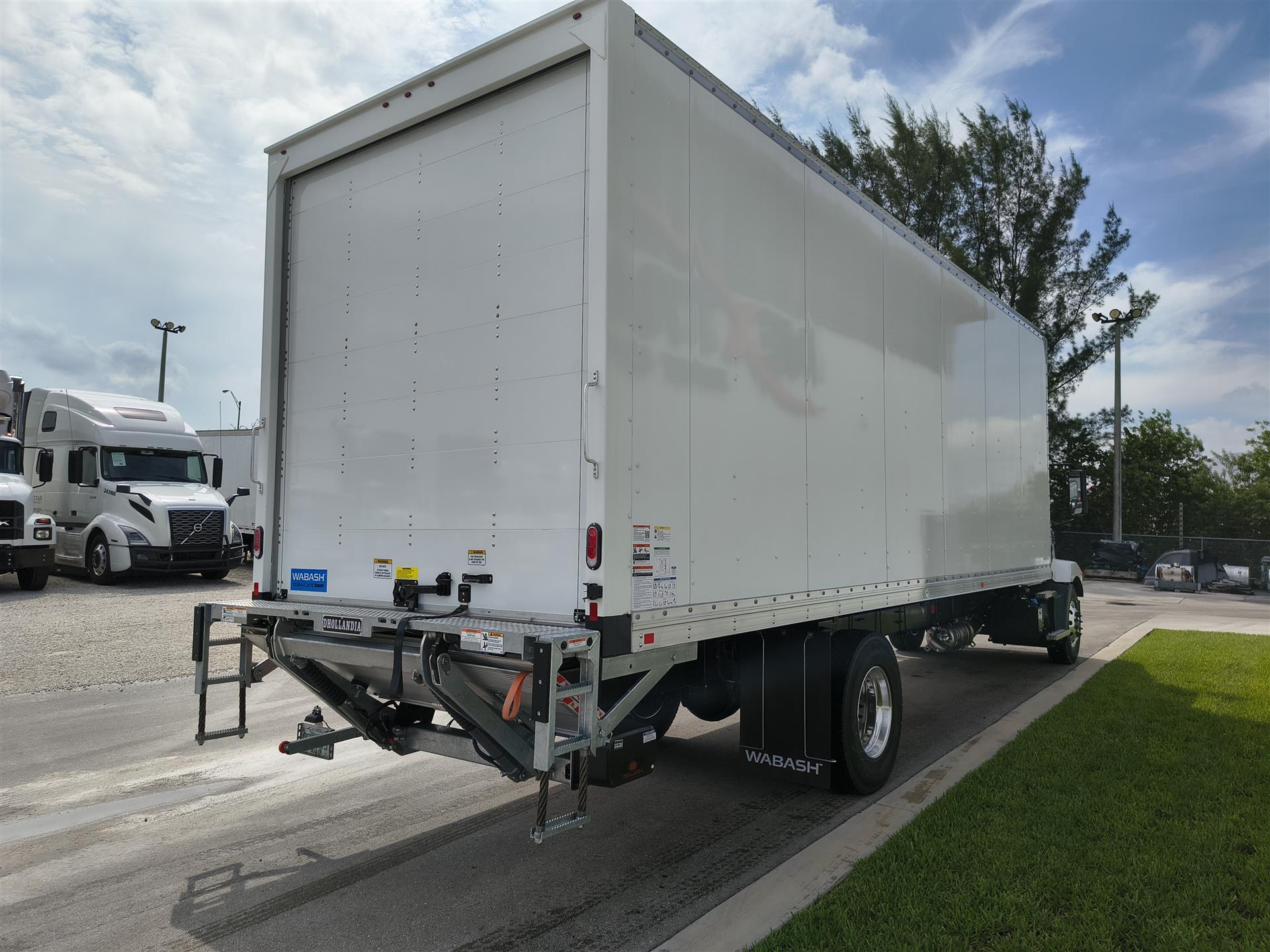 2027 Mack MD in Miami, FL — photo 5