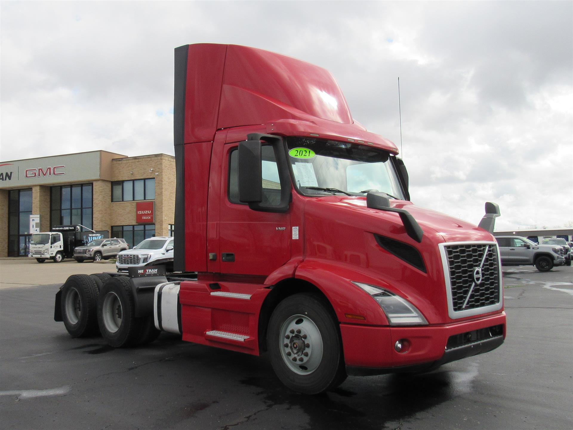 2021 Volvo - image 7