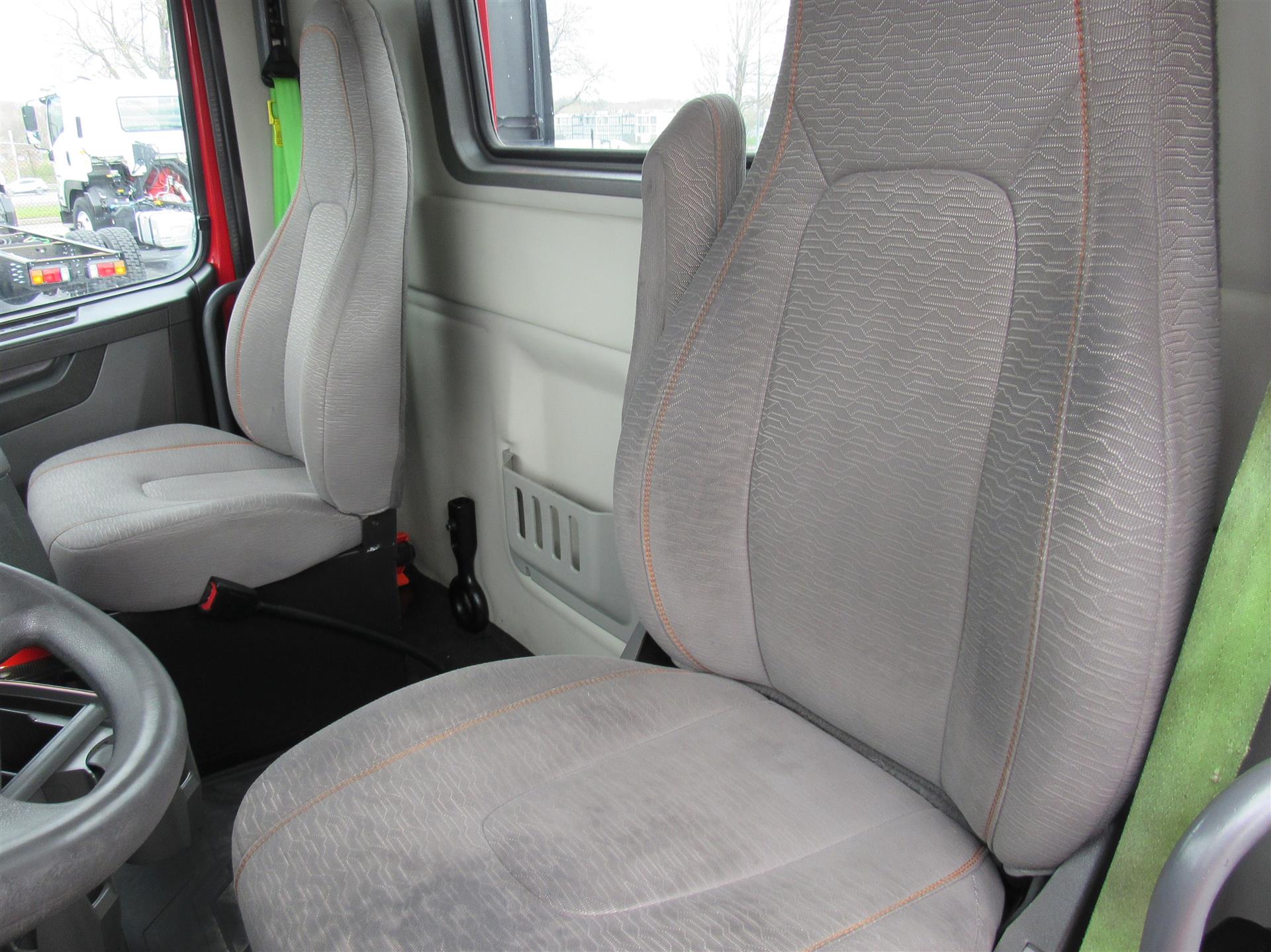 2021 Volvo - image 10