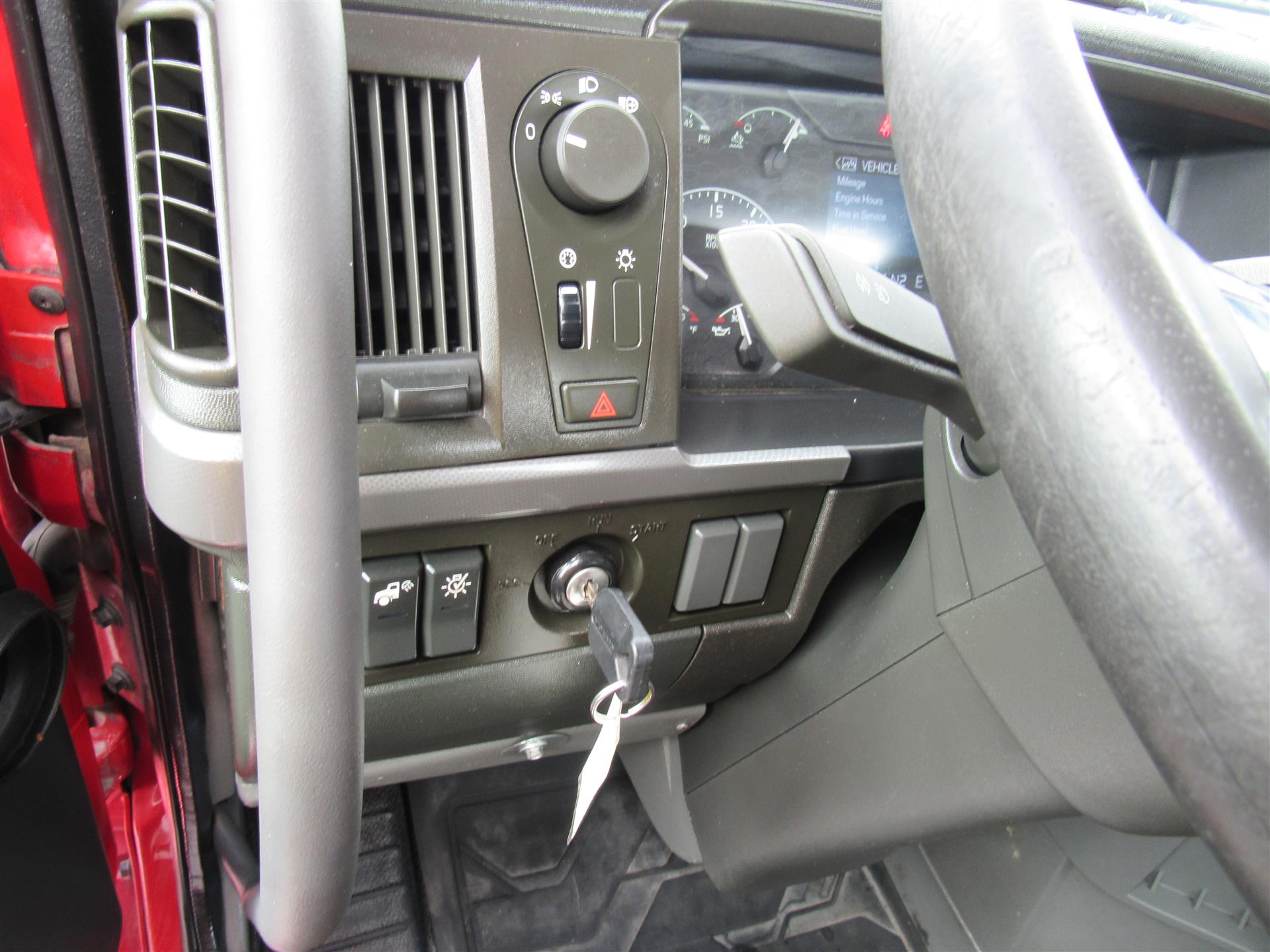 2021 Volvo - image 13