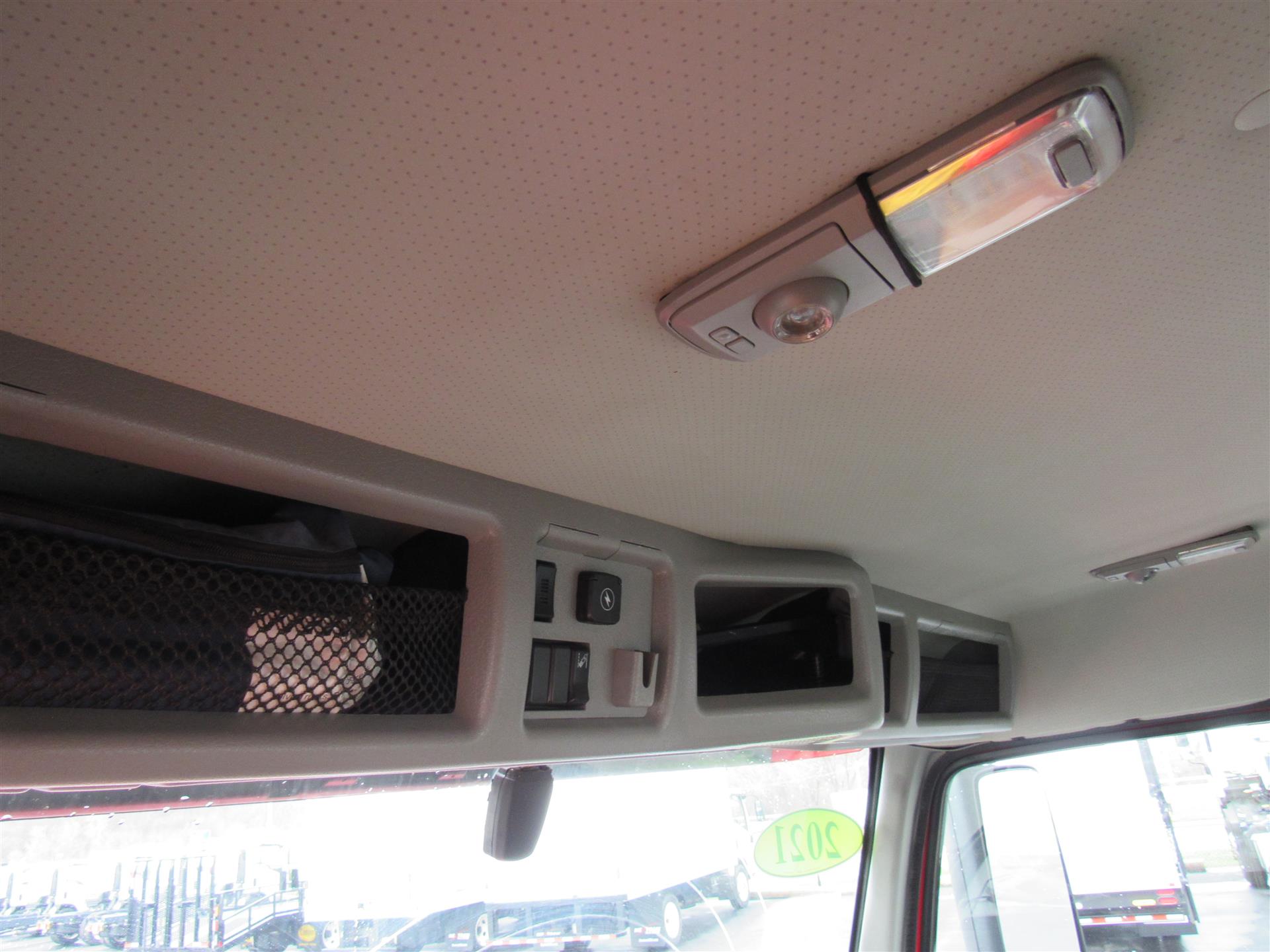 2021 Volvo - image 11