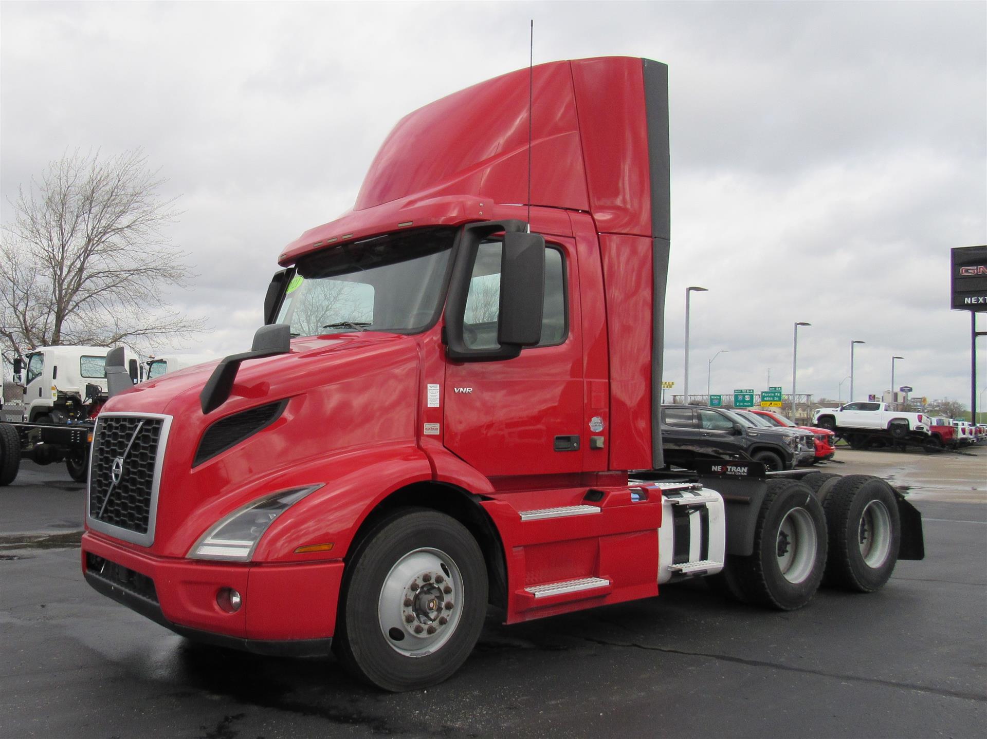 2021 Volvo VNR64T300