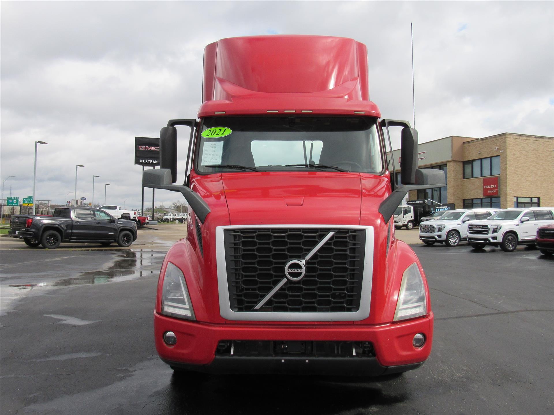 2021 Volvo - image 8