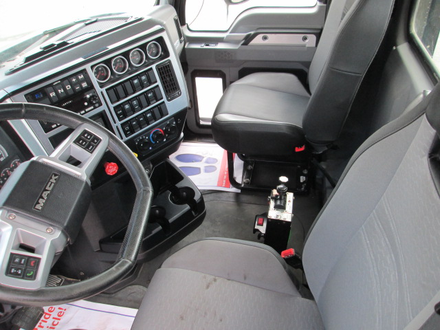 2022 Mack Pinnacle - image 14