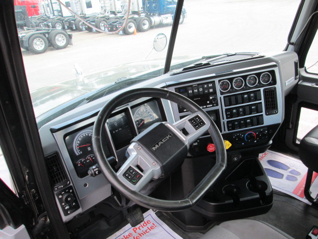 2022 Mack Pinnacle - image 16