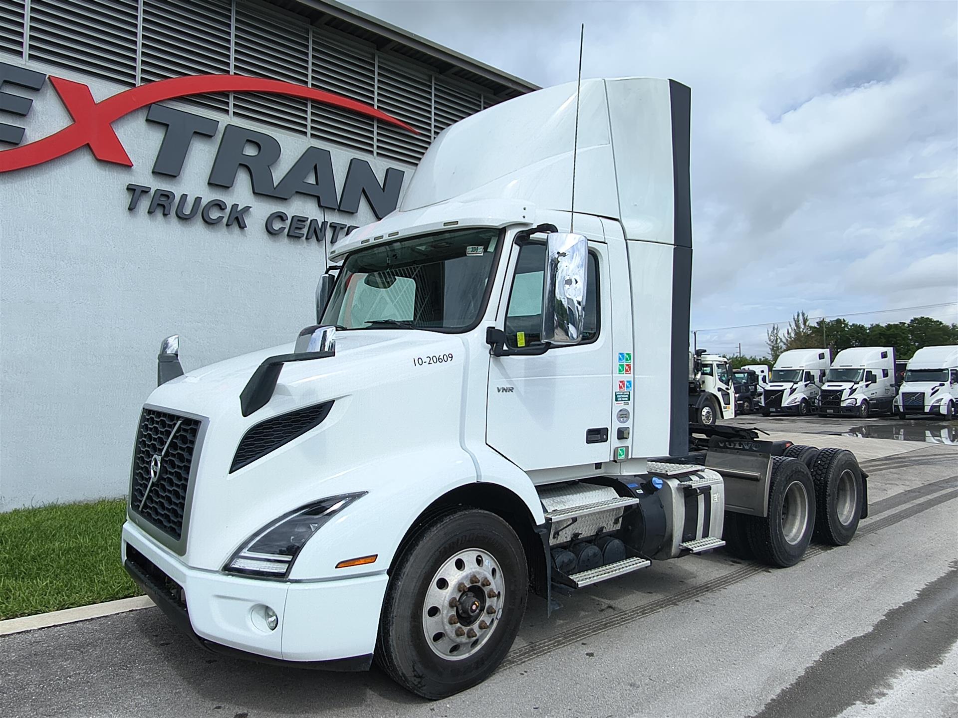 2020 Volvo VNR64T300