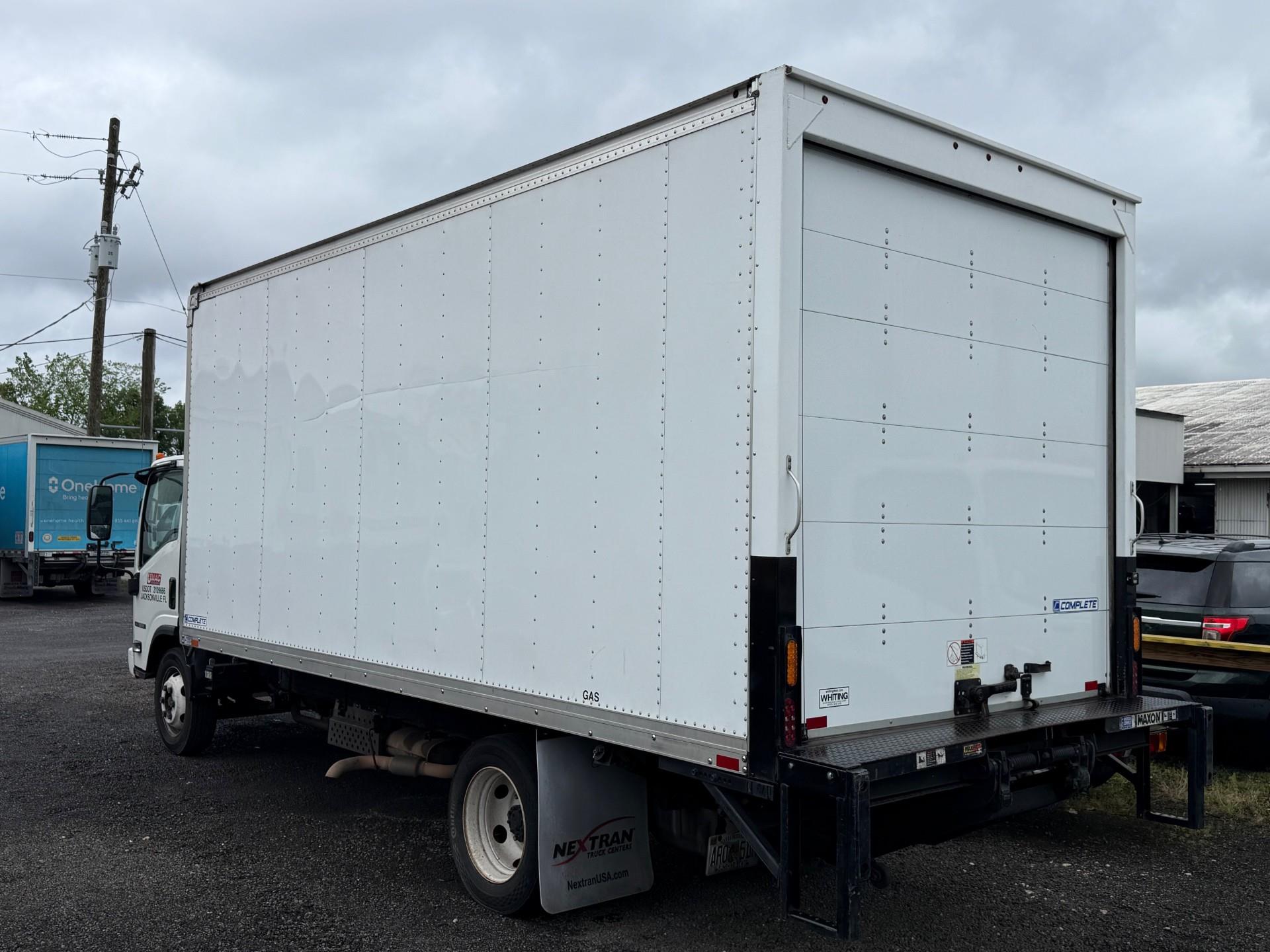 2022 Isuzu NRR - image 2