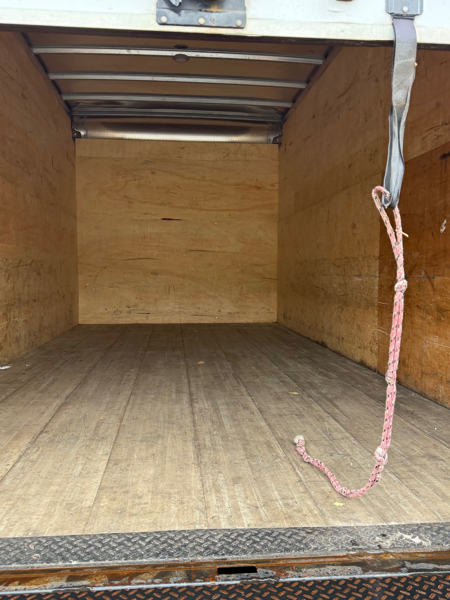 2022 Isuzu NRR - image 3