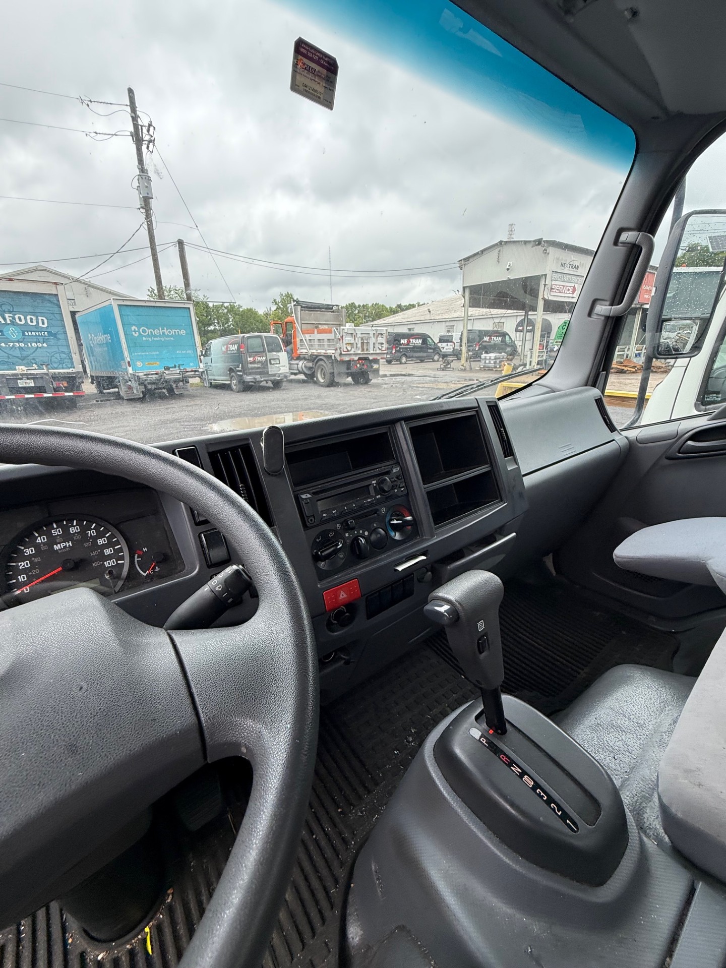 2022 Isuzu NRR - image 7