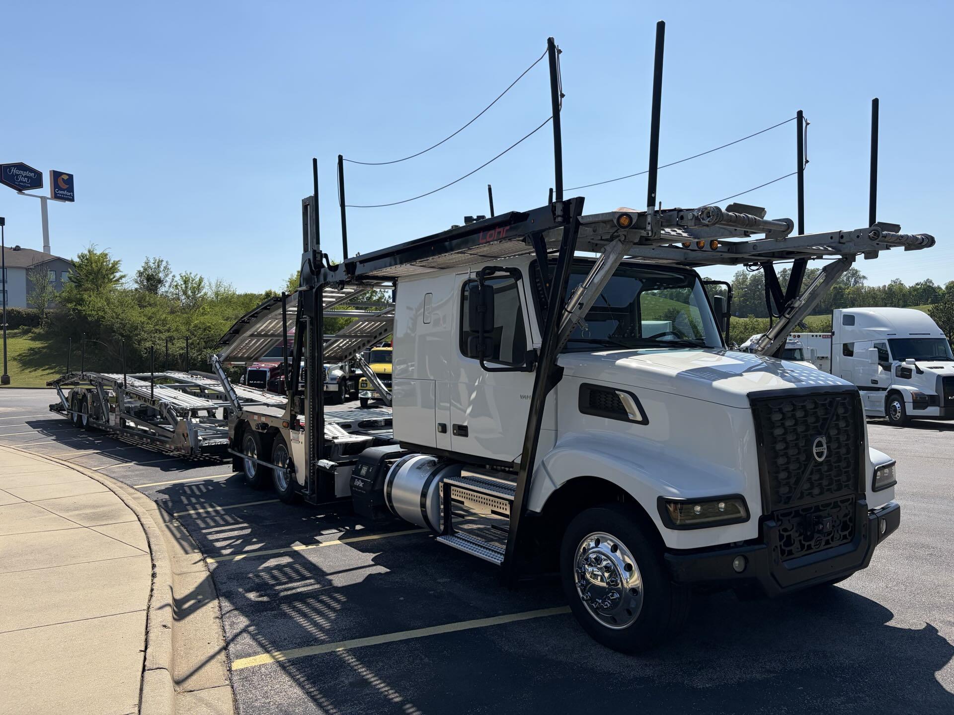 2024 Volvo - image 4