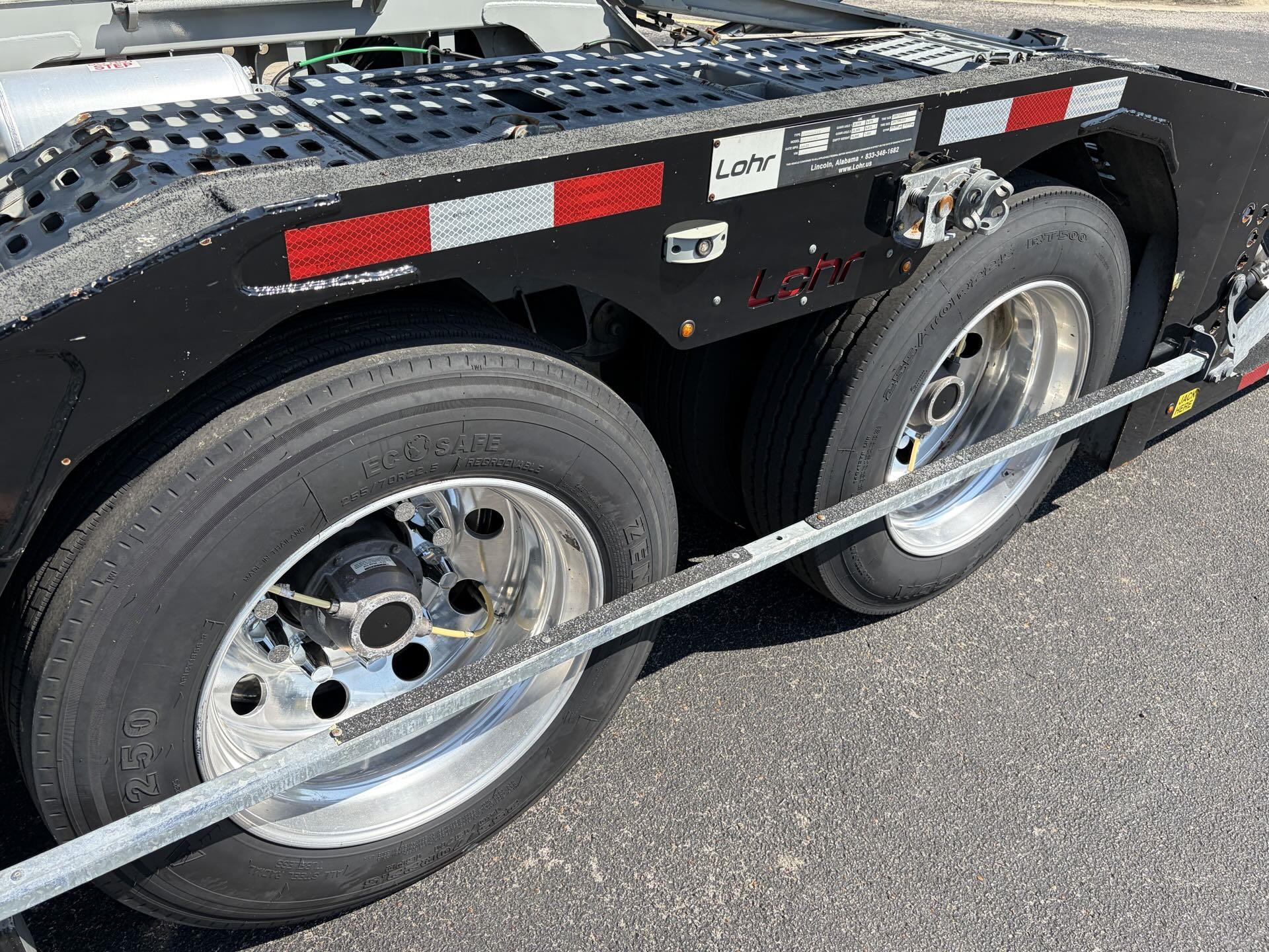 2024 Volvo - image 16