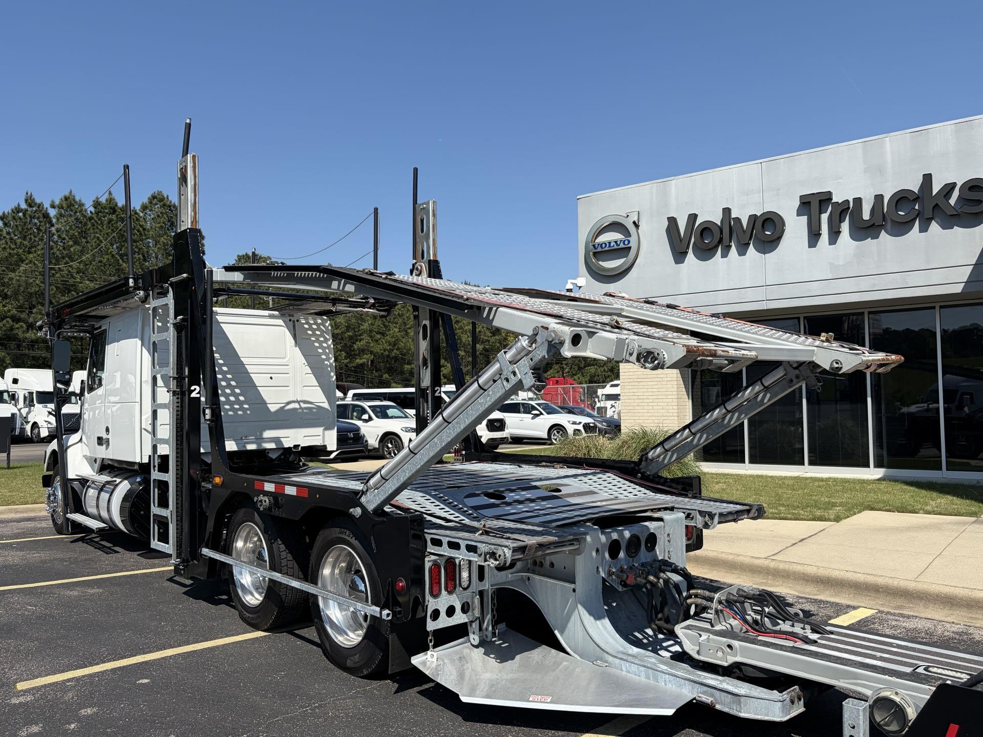 2024 Volvo - image 13