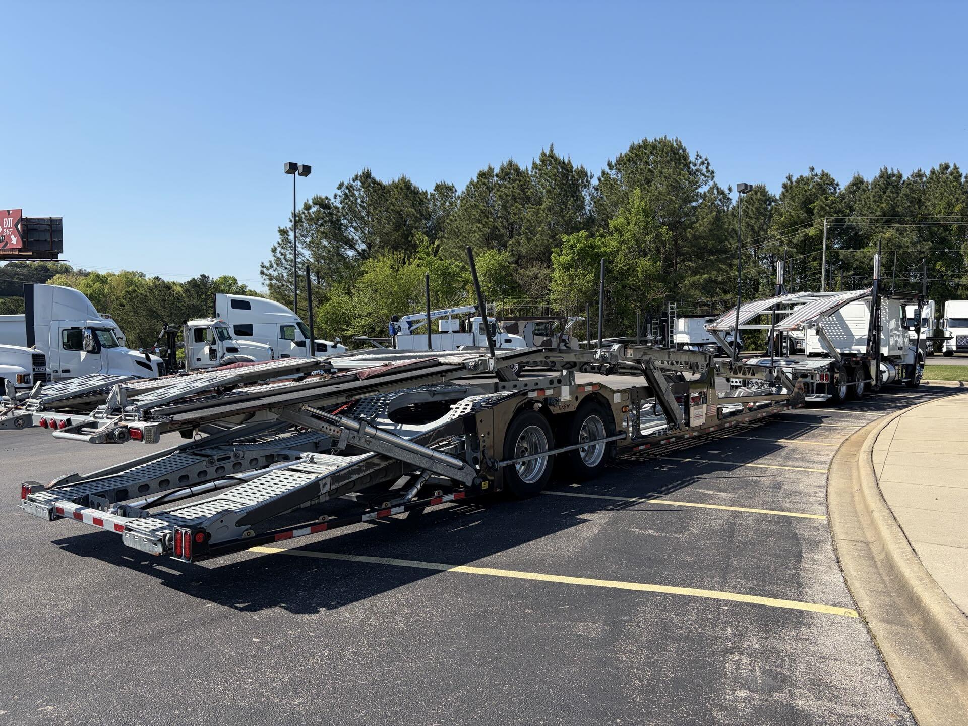 2024 Volvo - image 5